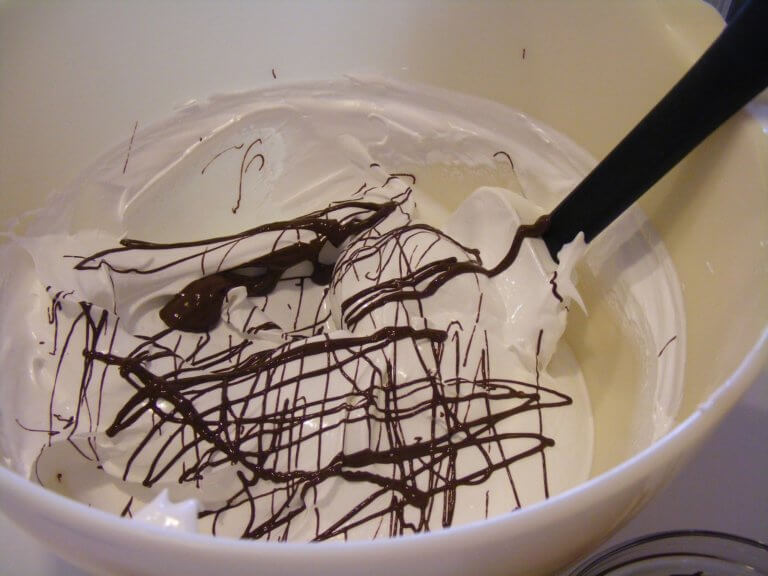 Comment préparer les Meringues Marbrées au Chocolat etape 2