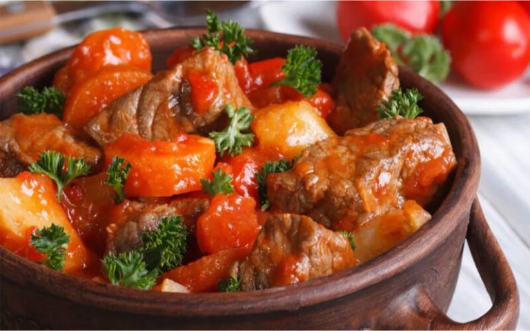 Mijoté de bœuf aux carottes et à la sauce tomate – Toutes Recettes